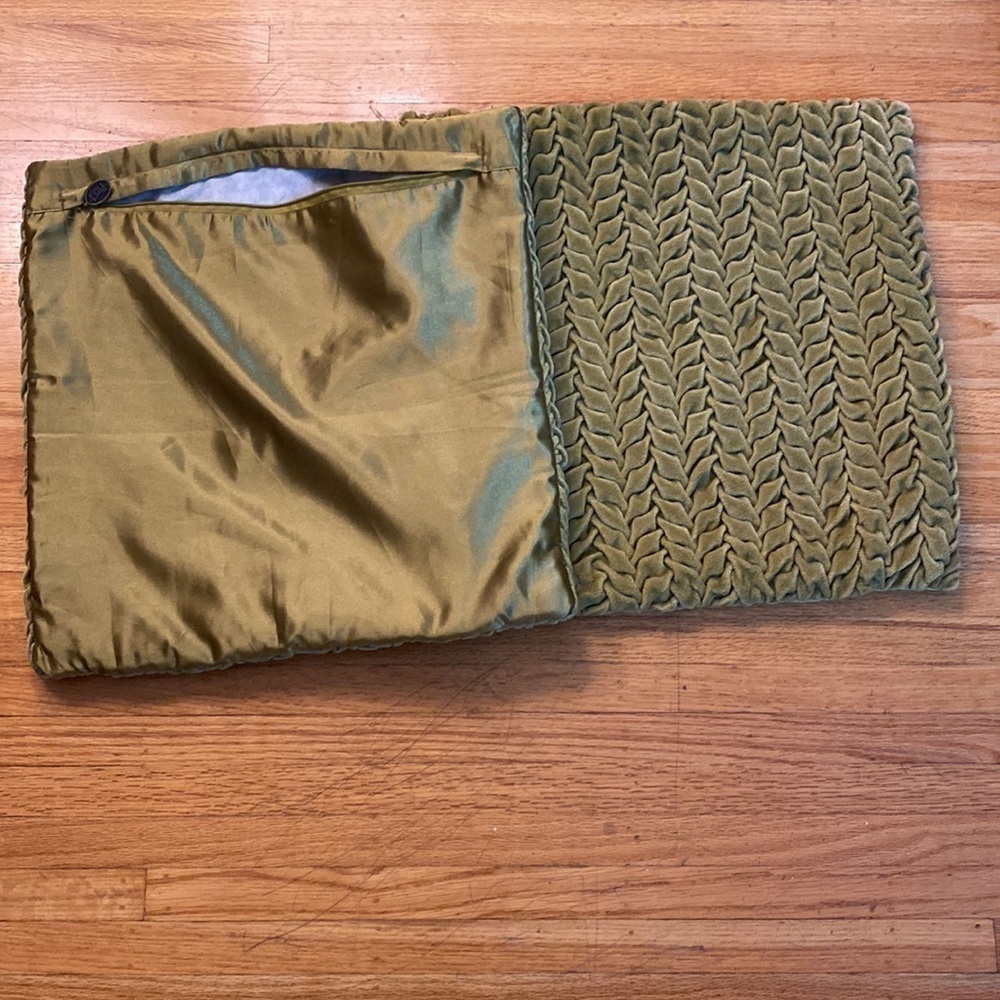 Pier 1 cushion covers sage green textured zippered satin 15.5 “ square - Picture 4 of 12